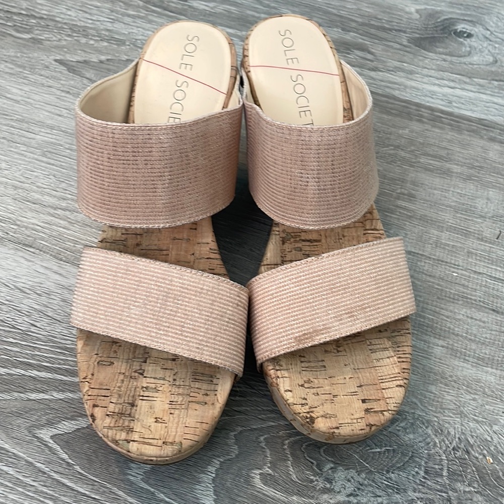 Sole society pale pink/nude wedge sandal size 7.5